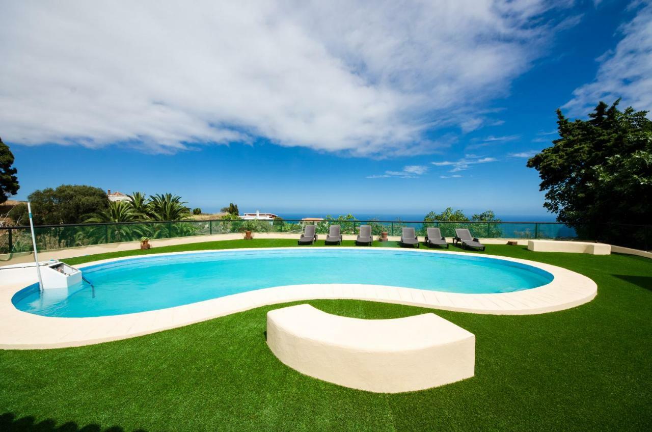 Galguen Paradise In The Island Of Stars. Villa.